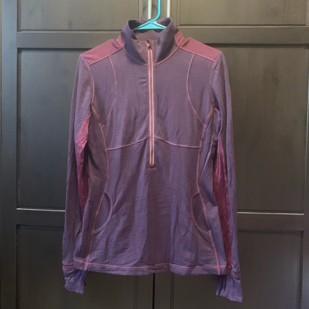 Sz 10, Lululemon running top.  Soft rulu fabric.